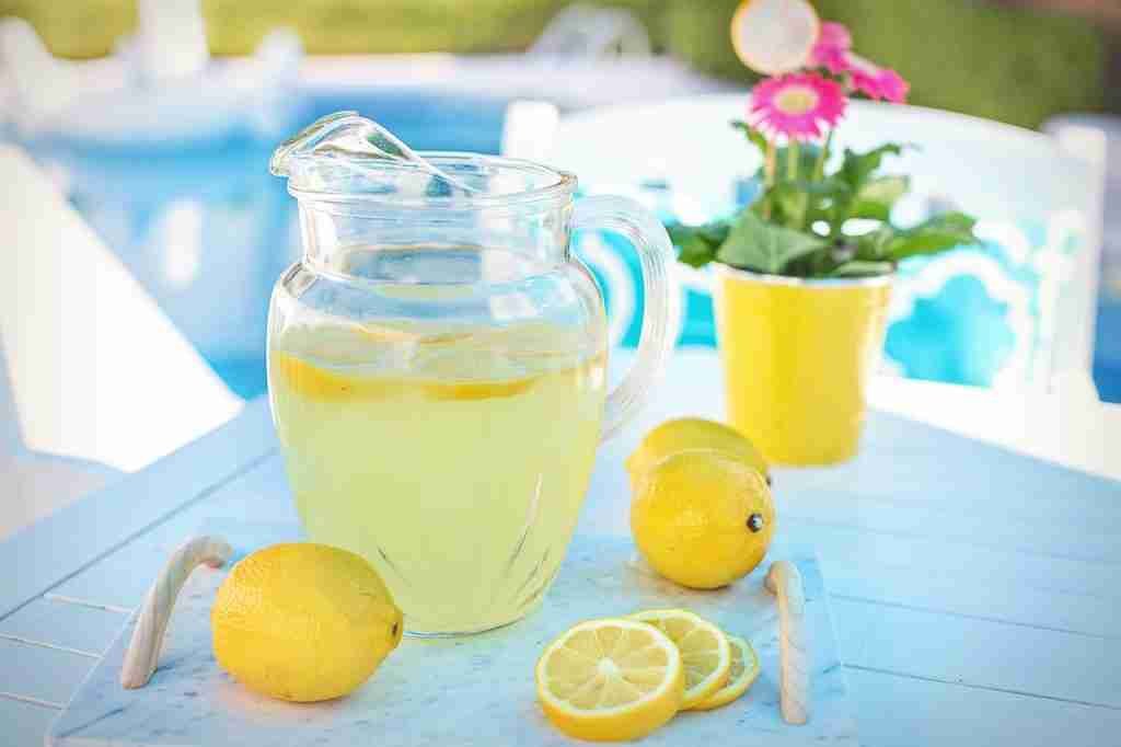 lemonade, lemons, poolside