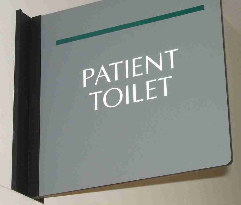 A letter sign that indicates toilet.