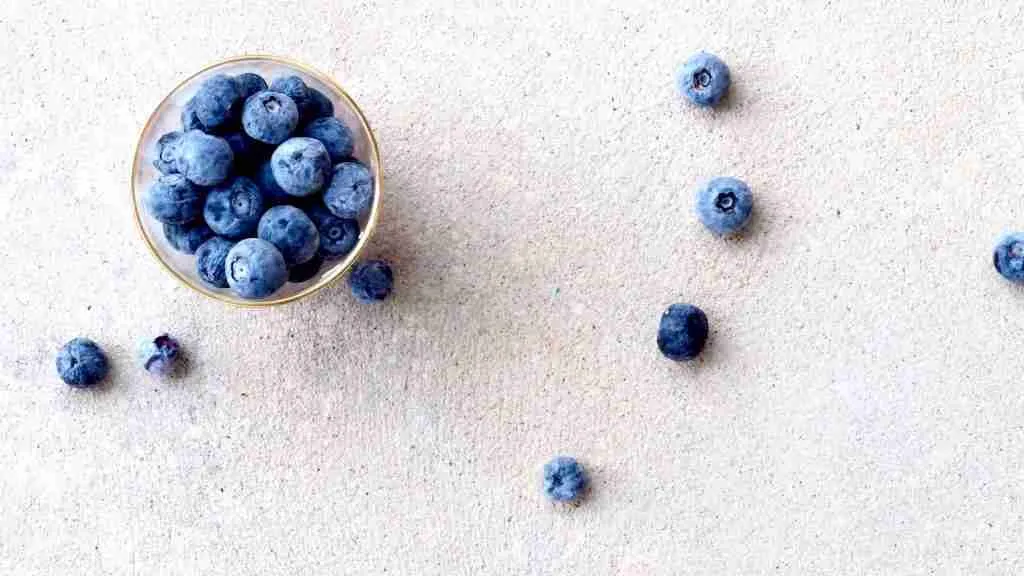 blueberries in clear glass bowl