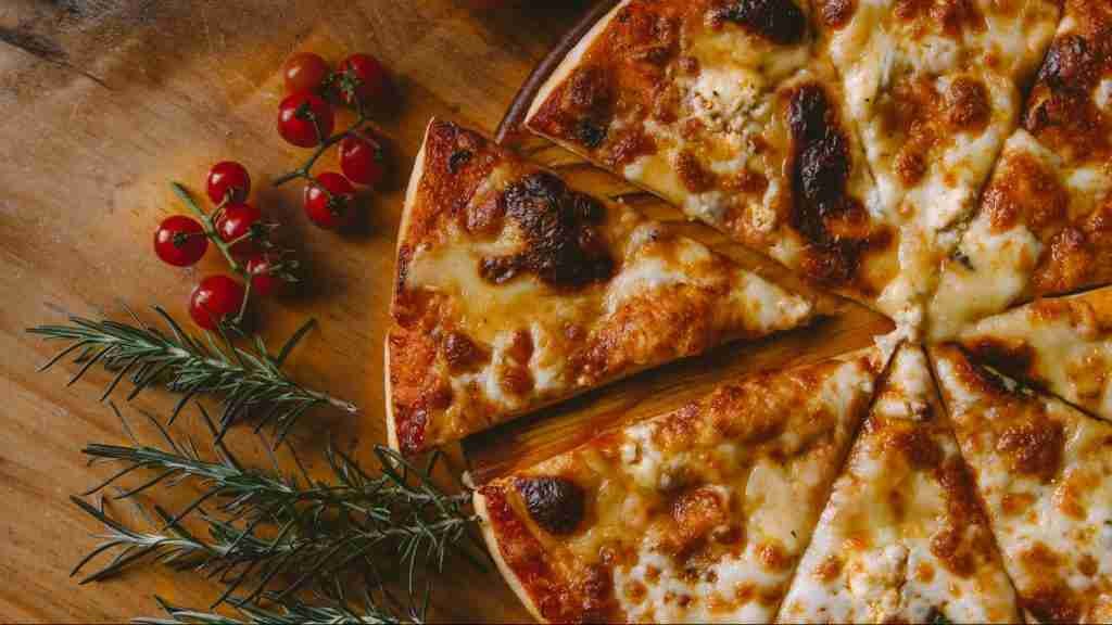 pizza with berries
