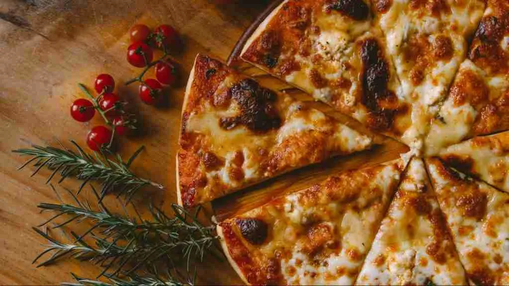 pizza with berries